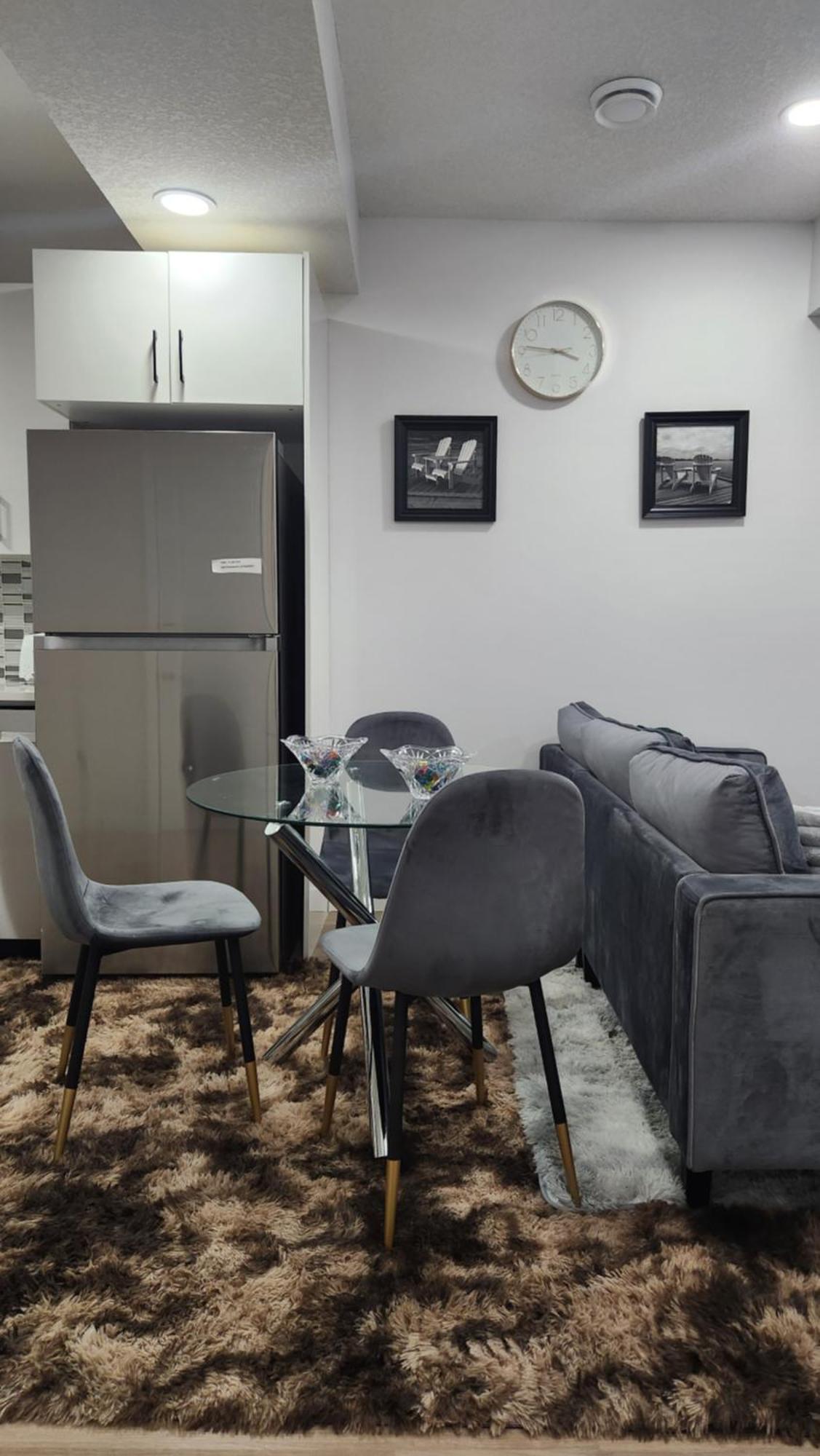 Modern 2 Bedroom Basement Suite At West Едмонтон Екстер'єр фото