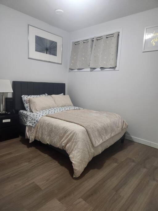Modern 2 Bedroom Basement Suite At West Едмонтон Екстер'єр фото